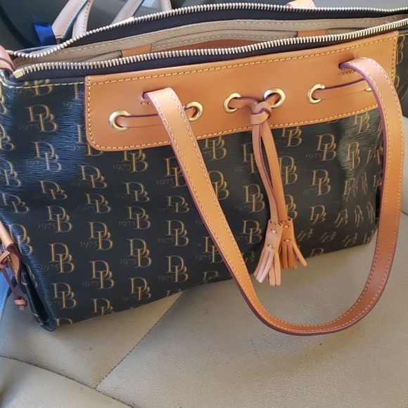 Dooney & Bourke handbag - Picture 3 of 8